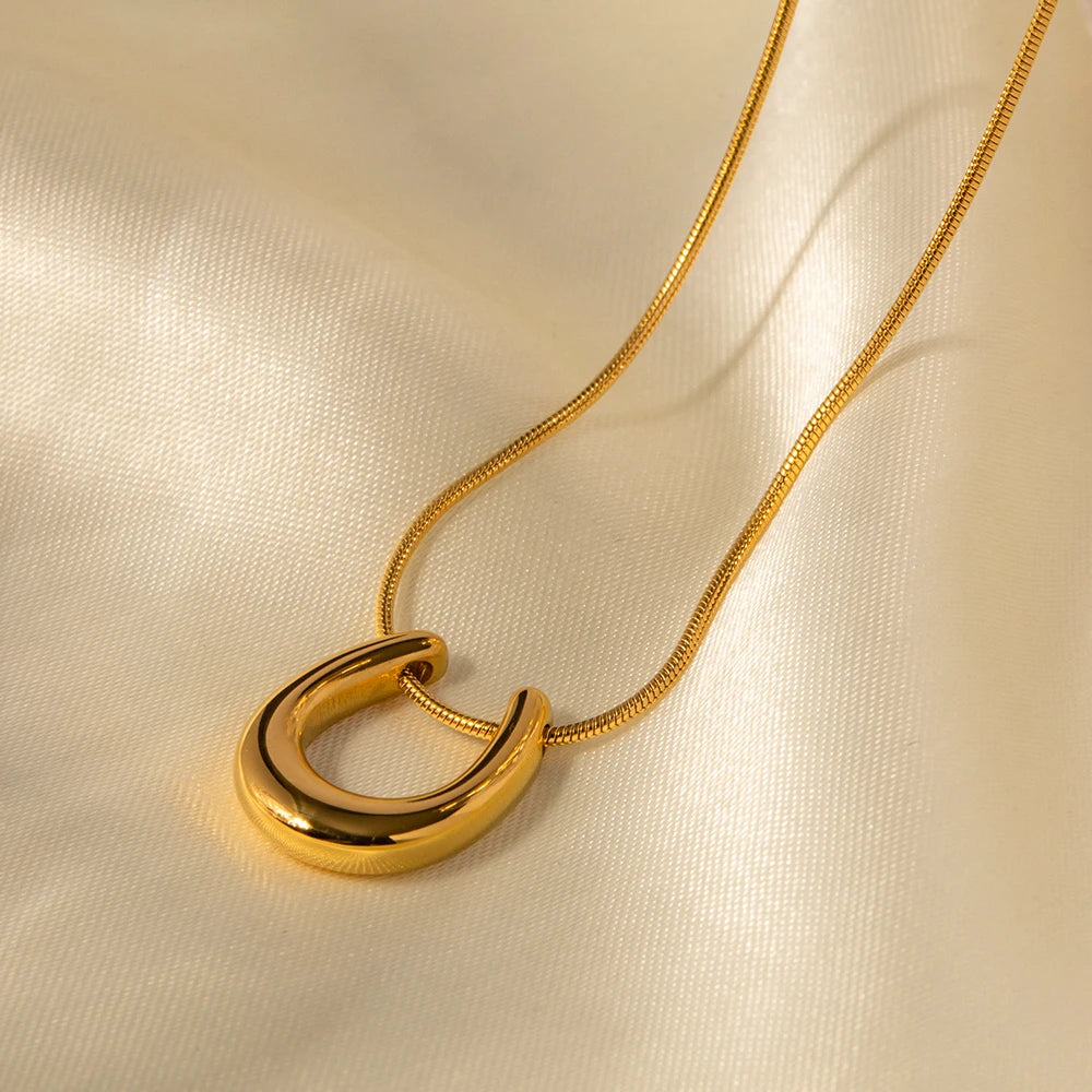 Amelia Necklace (U-pendant with snake chain)