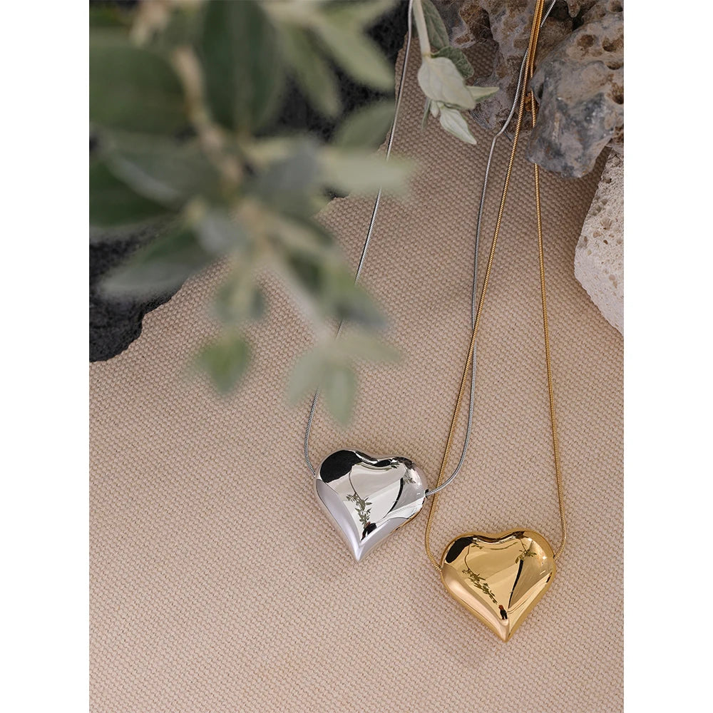 Juliet Heart Necklace (Thin Snake Chain)