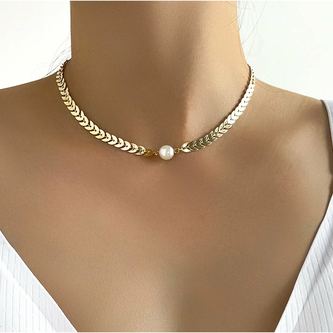 Pearl Choker Necklace with Fishbone Chain.