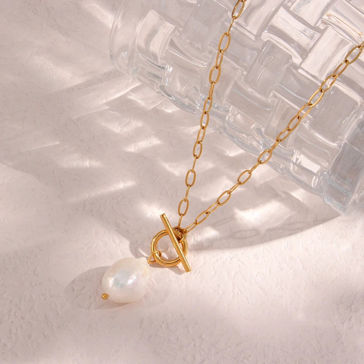 Isla Pearl Necklace (Toggle Chain)