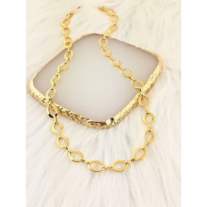 Gold Oval Chain Link Necklace.