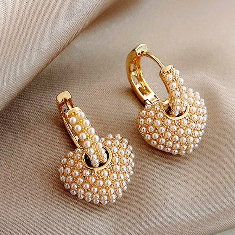 Dangling Heart Pearl Earrings.